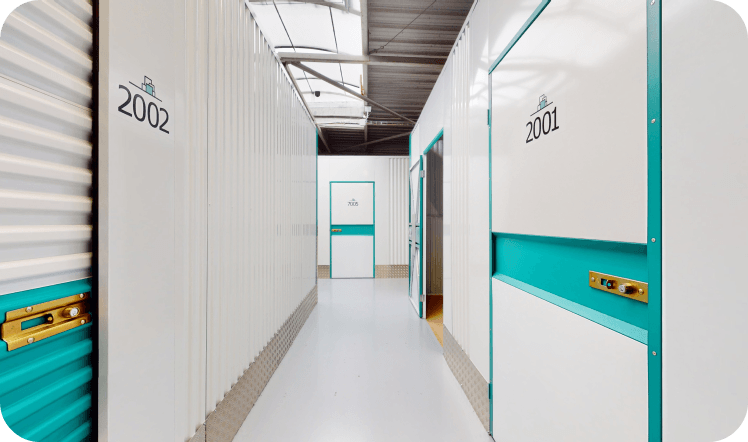 allée du centre de stockage et acces aux box de stockage à Roncq