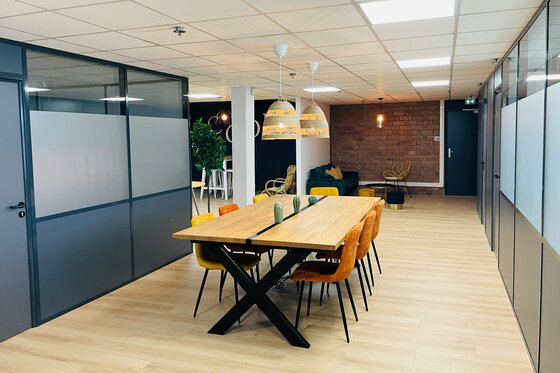 L'entreprise Nordbox propose à la location des bureaux partagés en coworking en contrat flexible pour les professionnels à Tourcoing, près de la Promenade de Flandre et de Lille.